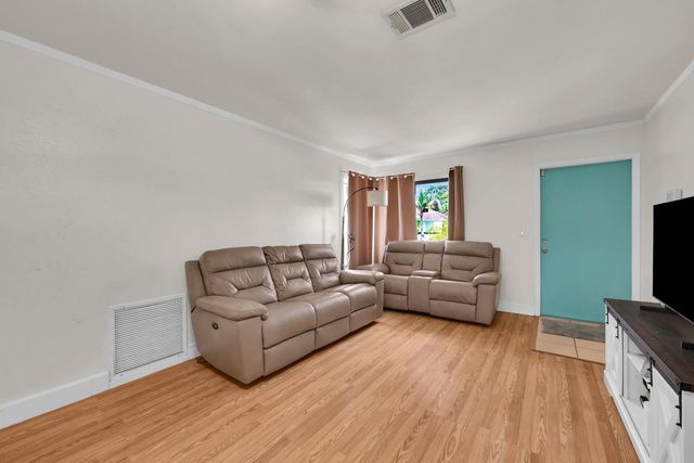 4 of 39 - 741 23rd Place Sw, Vero Beach, FL