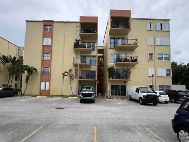 4500 W 19th Court #431, Hialeah
