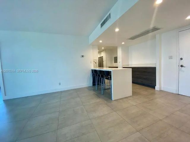 3 of 34 - 5401 Collins Avenue #620, Miami Beach, FL