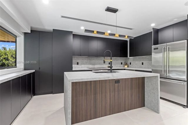 3 of 17 - 200 N 52nd Avenue, Hollywood, FL
