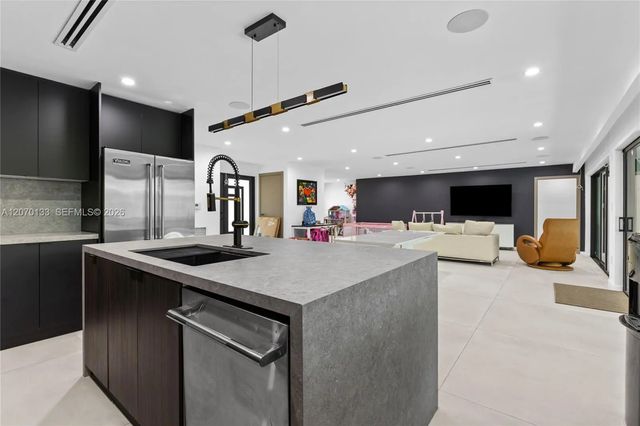 4 of 17 - 200 N 52nd Avenue, Hollywood, FL