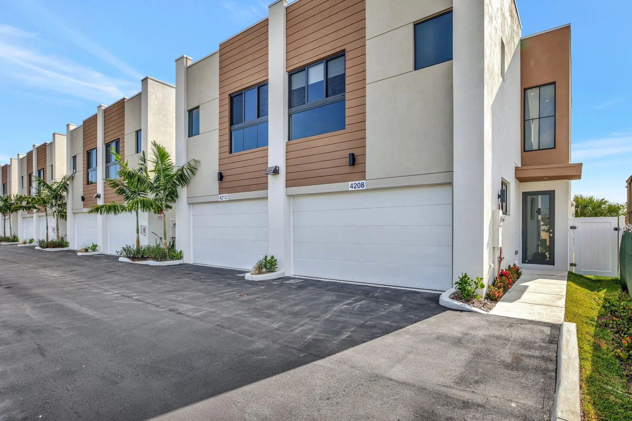 4208 Ne 7th Terrace, Oakland Park