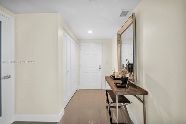 4 of 62 - 19501 W Country Club Drive #1004, Aventura, FL