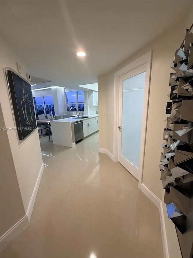 5 of 62 - 19501 W Country Club Drive #1004, Aventura, FL