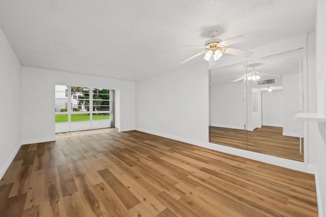 5 of 25 - 3401 Nw 47th Avenue #401, Lauderdale Lakes, FL