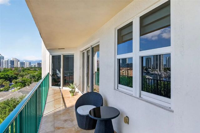 4 of 17 - 19900 E Country Club Drive #805, Aventura, FL