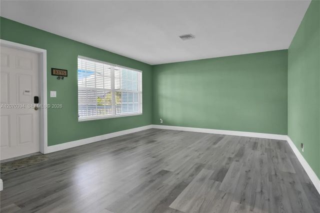 4 of 39 - 931 Se 9th Avenue #17, Pompano Beach, FL