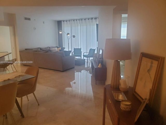 4 of 20 - 19900 E Country Club Drive #607, Aventura, FL