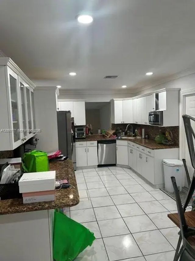 3 of 9 - 16920 Nw 19th Avenue, Miami Gardens, FL