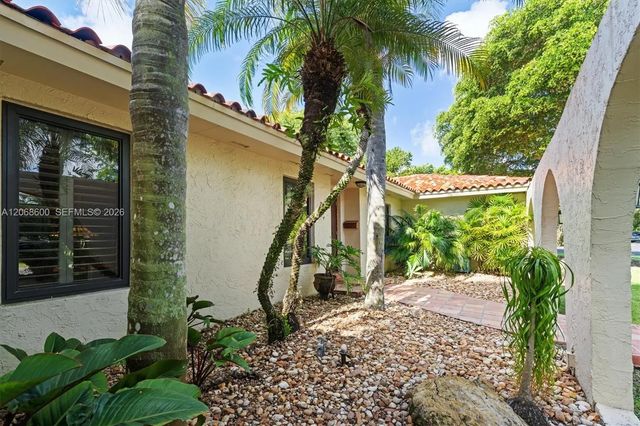 4 of 39 - 7190 Sw 100th Street, Pinecrest, FL