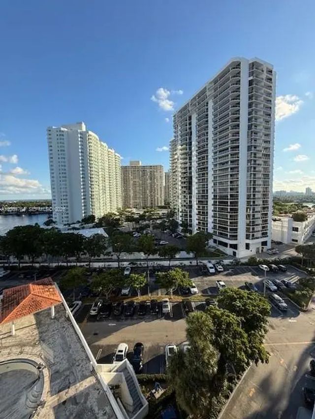 4 of 50 - 20505 E Country Club Drive #1036, Aventura, FL