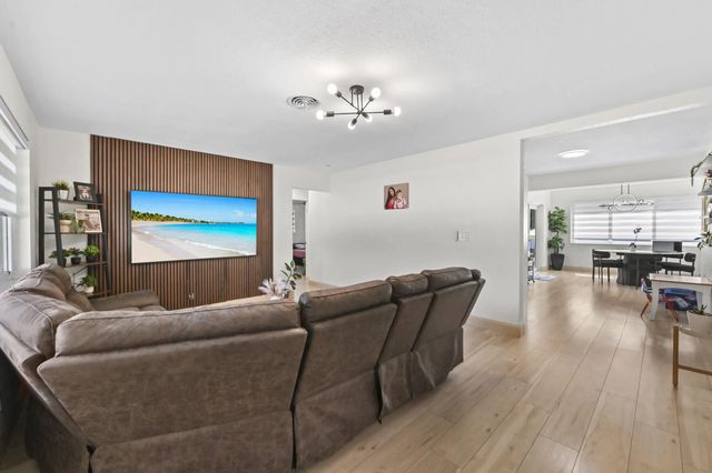 3 of 25 - 1100 N 57th Terrace, Hollywood, FL