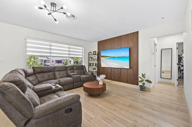 5 of 25 - 1100 N 57th Terrace, Hollywood, FL