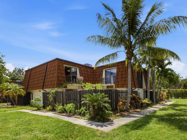 2248 White Pine Circle #a, Greenacres