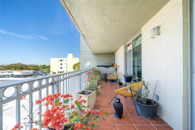 5 of 30 - 1650 Coral Way #507, Miami, FL