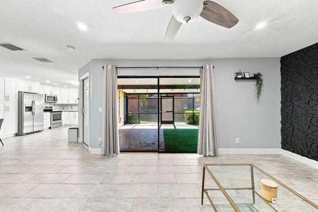 3 of 23 - 4165 Turnberry Circle #24, Lake Worth, FL