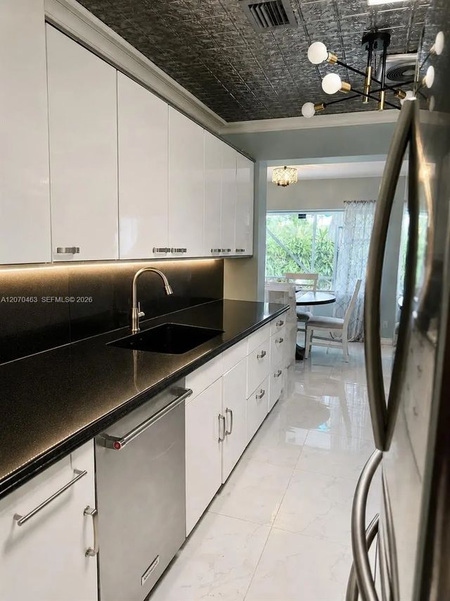3 of 16 - 4713 Holly Drive, Tamarac, FL