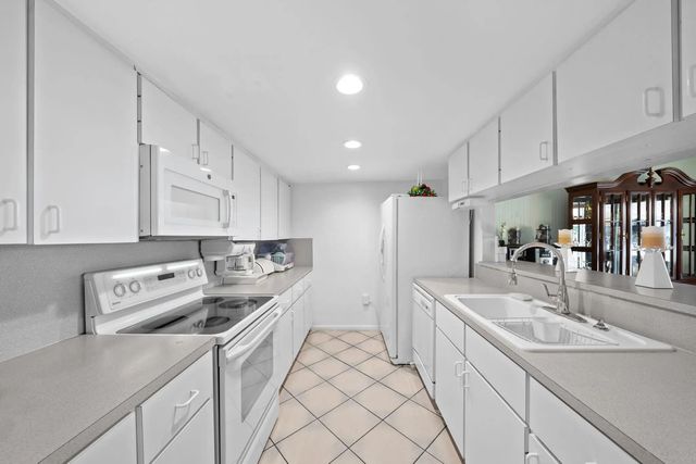 5 of 25 - 16470 Ne 27th Place #35, North Miami Beach, FL