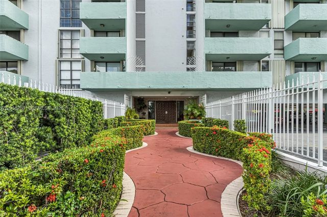 1825 W 44th Place #509, Hialeah