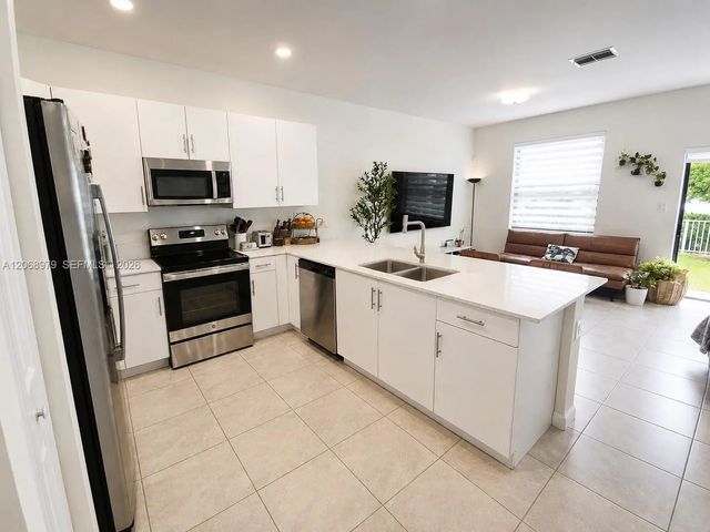5 of 22 - 3382 W 114th Terrace, Hialeah, FL