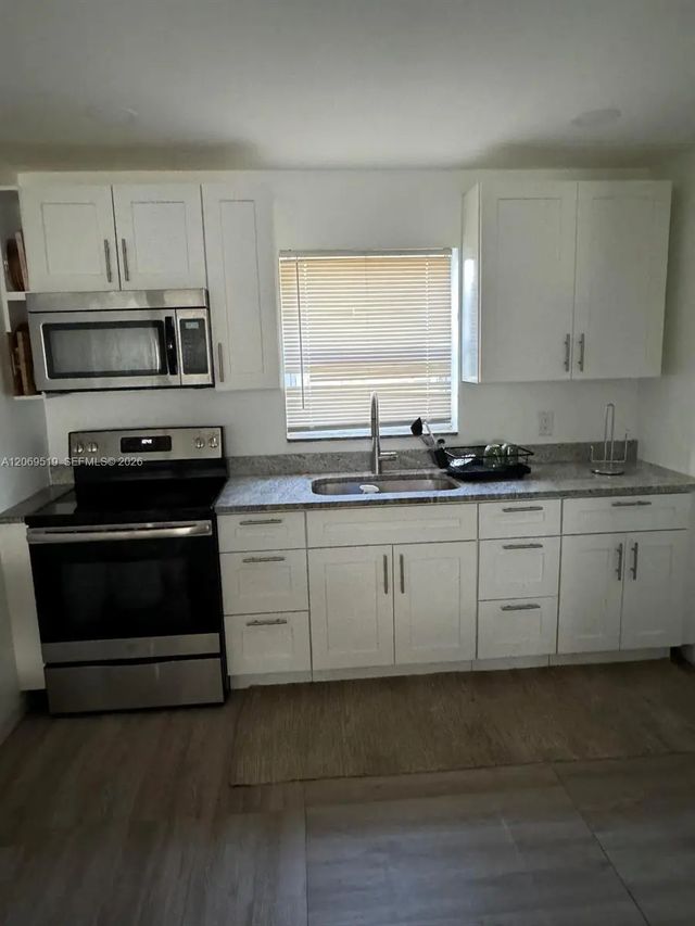 3 of 11 - 1281 W 35th Street, Riviera Beach, FL