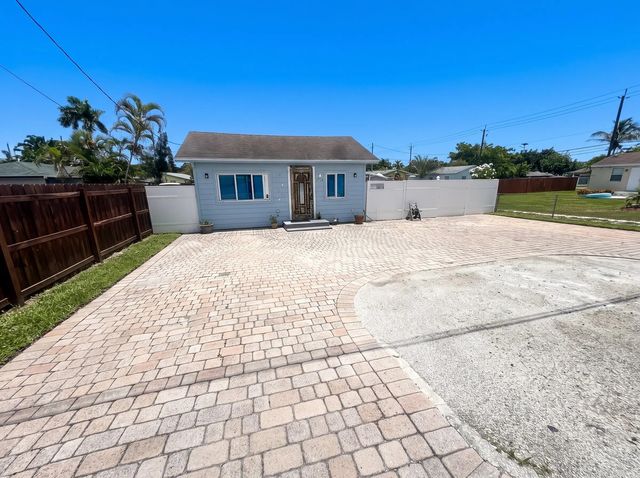 3718 Coconut Road #a, Palm Springs