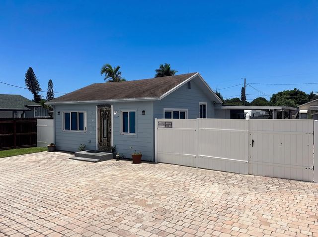 2 of 19 - 3718 Coconut Road #a, Palm Springs, FL
