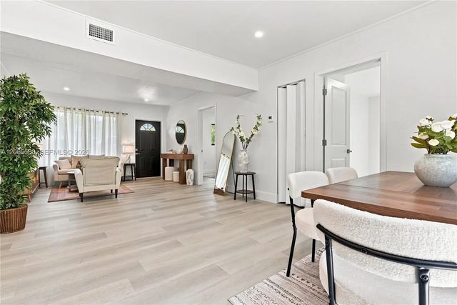 4 of 27 - 6336 Garfield Street, Hollywood, FL