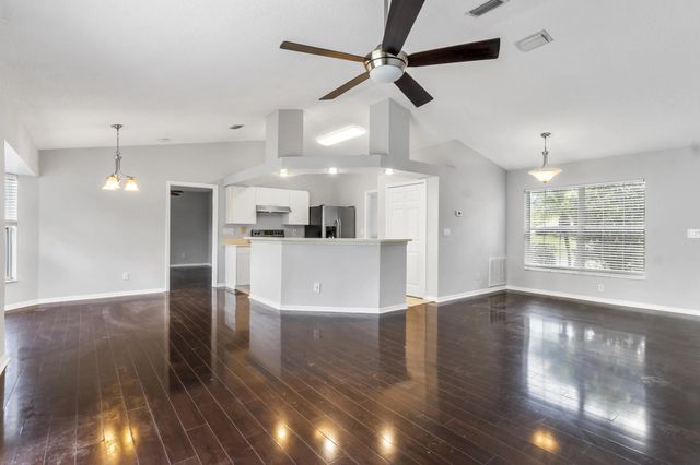 2 of 29 - 717 Tulip Drive, Sebastian, FL