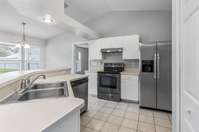 4 of 29 - 717 Tulip Drive, Sebastian, FL