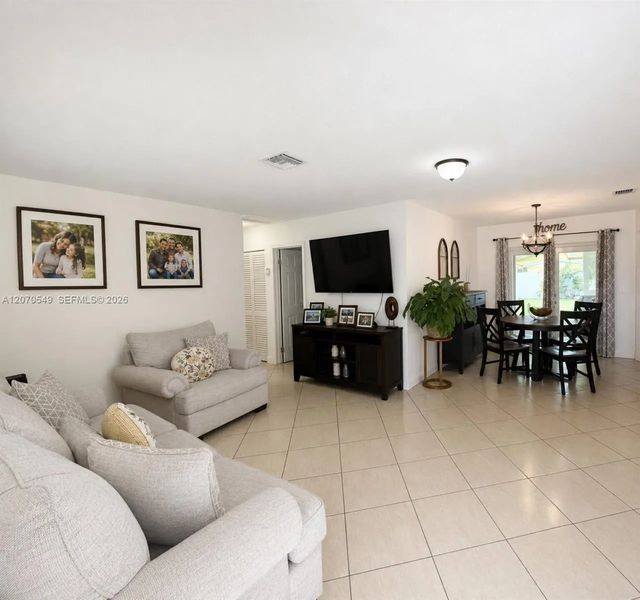 4 of 22 - 3312 Nw 182nd Street, Miami Gardens, FL