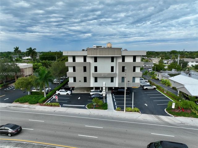 4 of 6 - 4331 N Federal Highway, Oakland Park, FL