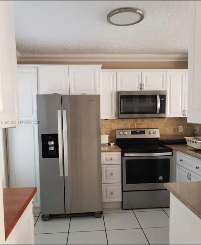 2 of 19 - 223 Sw Maple Terrace, Davie, FL