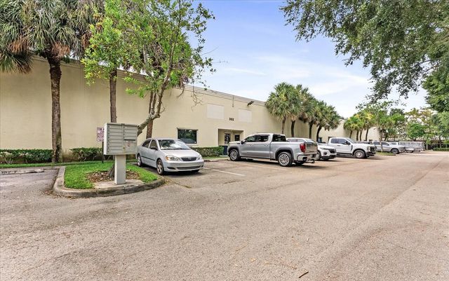 352 Tall Pines Road #g, West Palm Beach