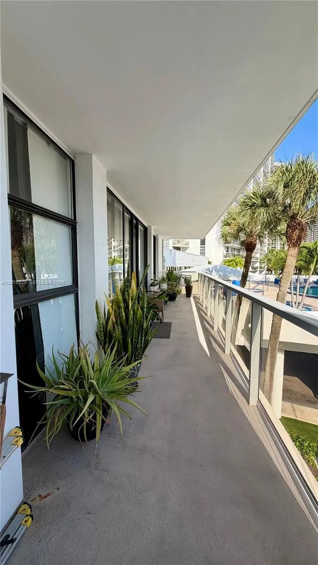 3 of 33 - 3701 N Country Club Drive #304, Aventura, FL