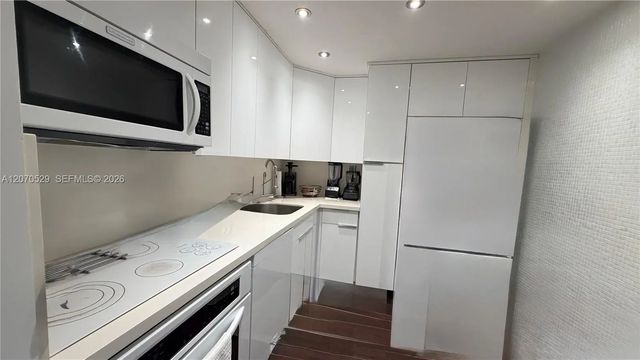 5 of 33 - 3701 N Country Club Drive #304, Aventura, FL