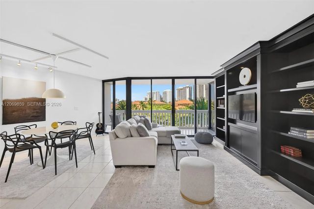 1000 Island Boulevard #405, Aventura