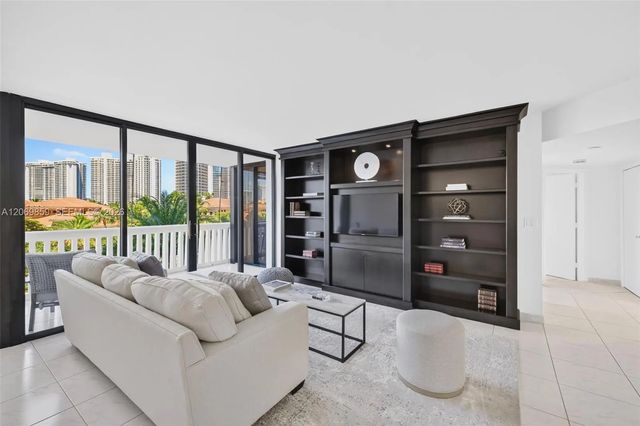 4 of 53 - 1000 Island Boulevard #405, Aventura, FL