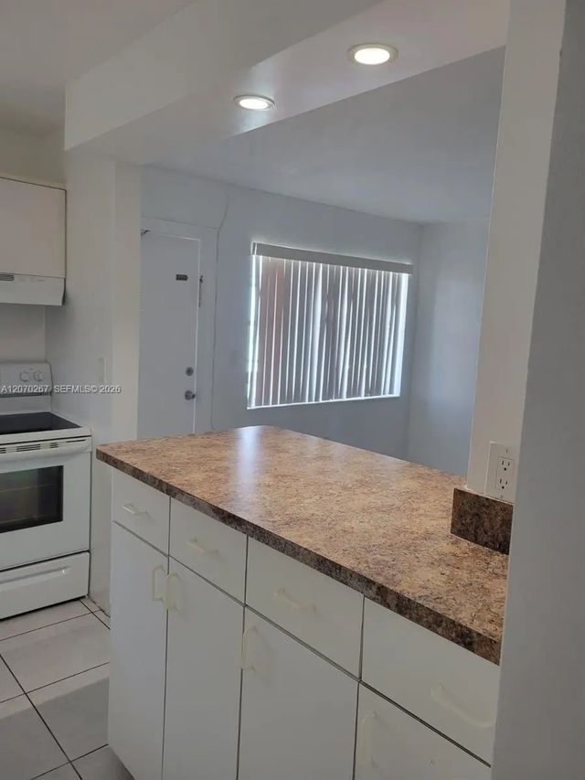 4 of 28 - 7620 Carlyle Avenue #604, Miami Beach, FL