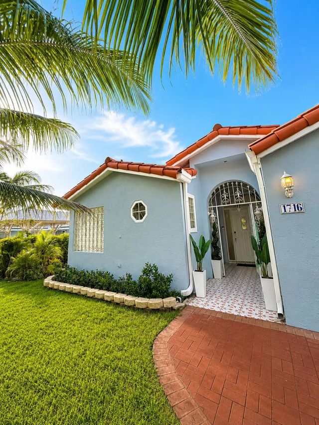 2 of 34 - 1716 Pierce Drive, Lake Worth Beach, FL