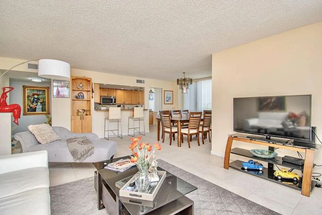 3912 S Ocean Boulevard, Highland Beach
