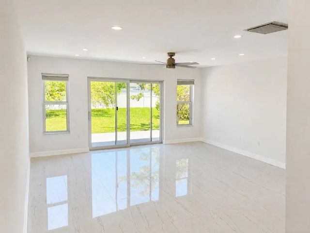 4 of 23 - 300 Nw 17th Avenue, Pompano Beach, FL