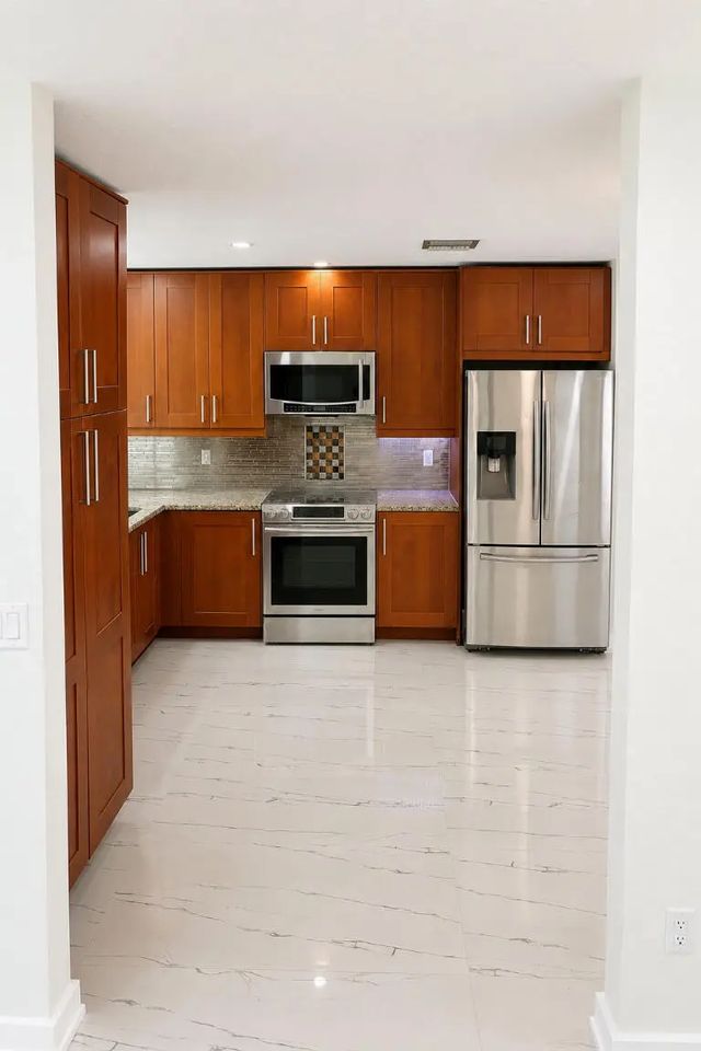 5 of 23 - 300 Nw 17th Avenue, Pompano Beach, FL