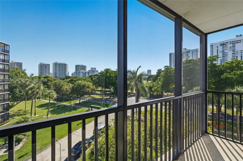 3401 N Country Club Drive #519, Aventura