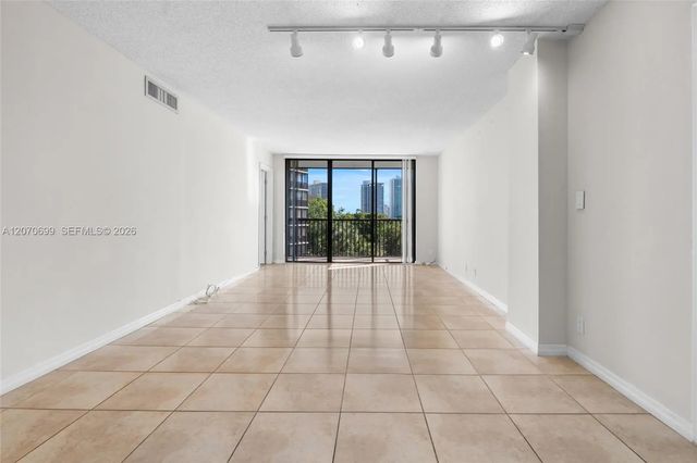 3 of 33 - 3401 N Country Club Drive #519, Aventura, FL