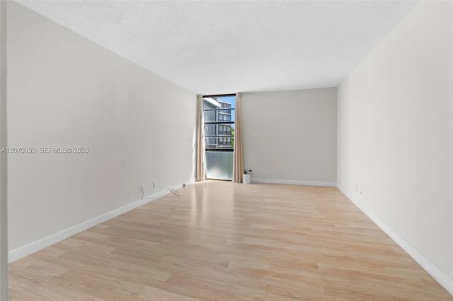 5 of 33 - 3401 N Country Club Drive #519, Aventura, FL
