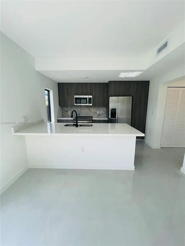 4 of 14 - 209 Nw 13th Place, Florida City, FL