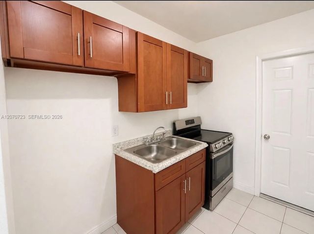 3 of 30 - 1041 Nw 7th Court, Hallandale Beach, FL