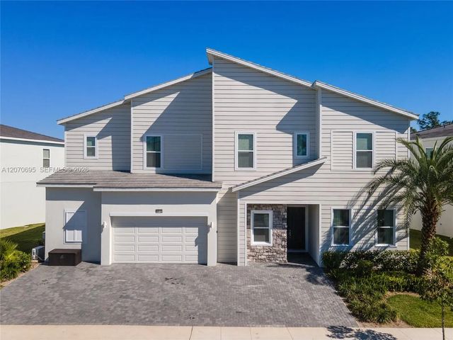 1758 Oak Blossom, Davenport