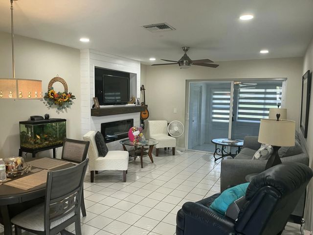 3 of 7 - 2758 Emory Drive E #c, West Palm Beach, FL